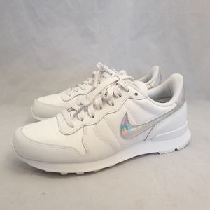 Nike Internationalist SE ‘Iridescent’ Summit White